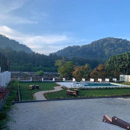 Seeheim Resorts Athirappilly Buitenkant foto