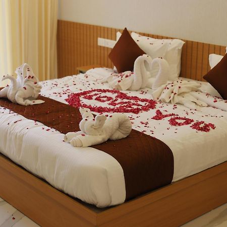 Seeheim Resorts Athirappilly Buitenkant foto