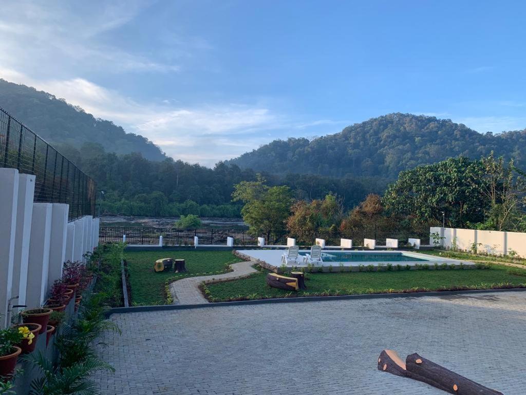Seeheim Resorts Athirappilly Buitenkant foto