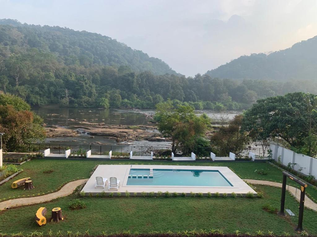 Seeheim Resorts Athirappilly Buitenkant foto