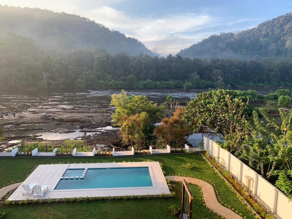 Seeheim Resorts Athirappilly Buitenkant foto