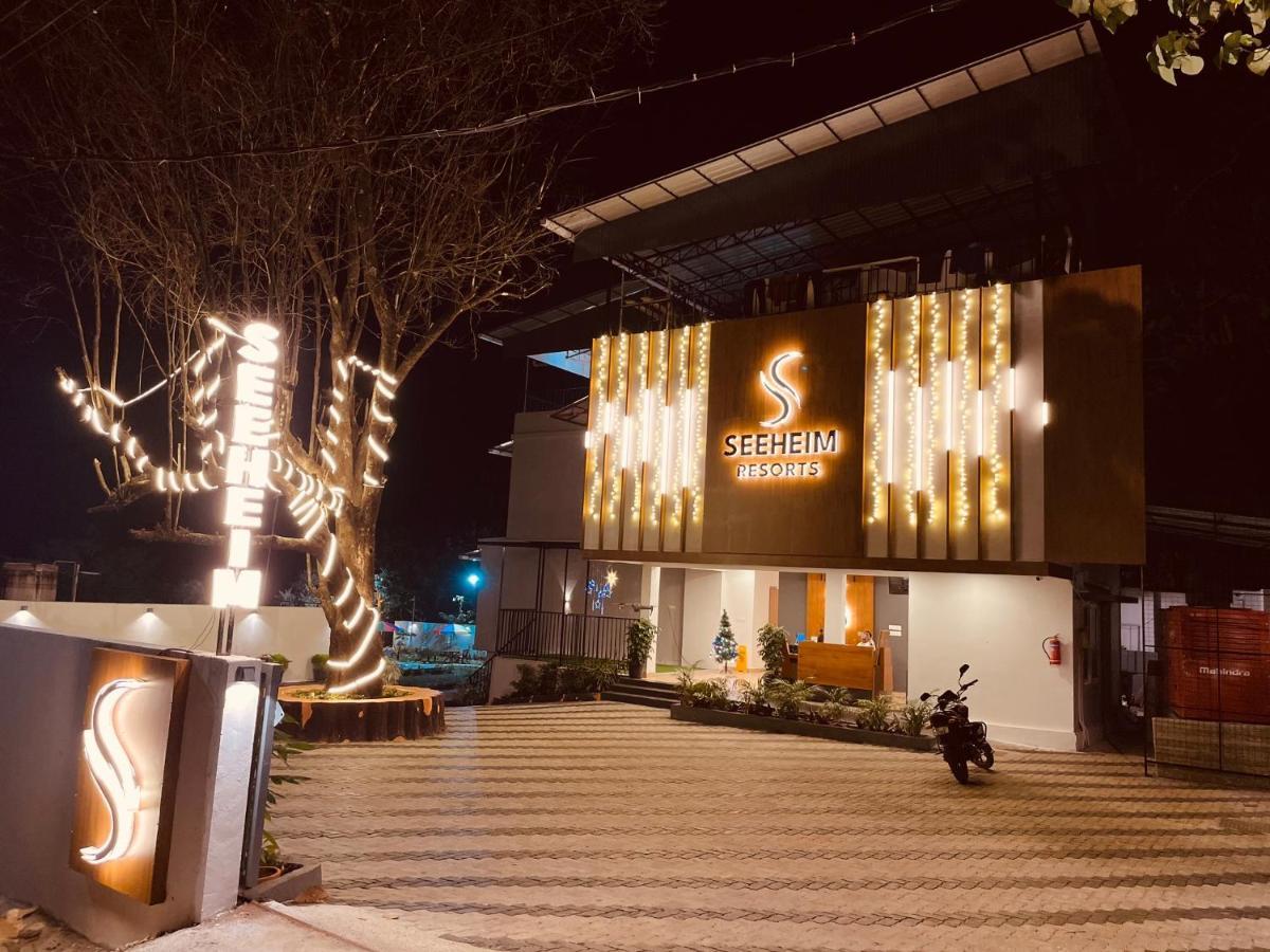 Seeheim Resorts Athirappilly Buitenkant foto