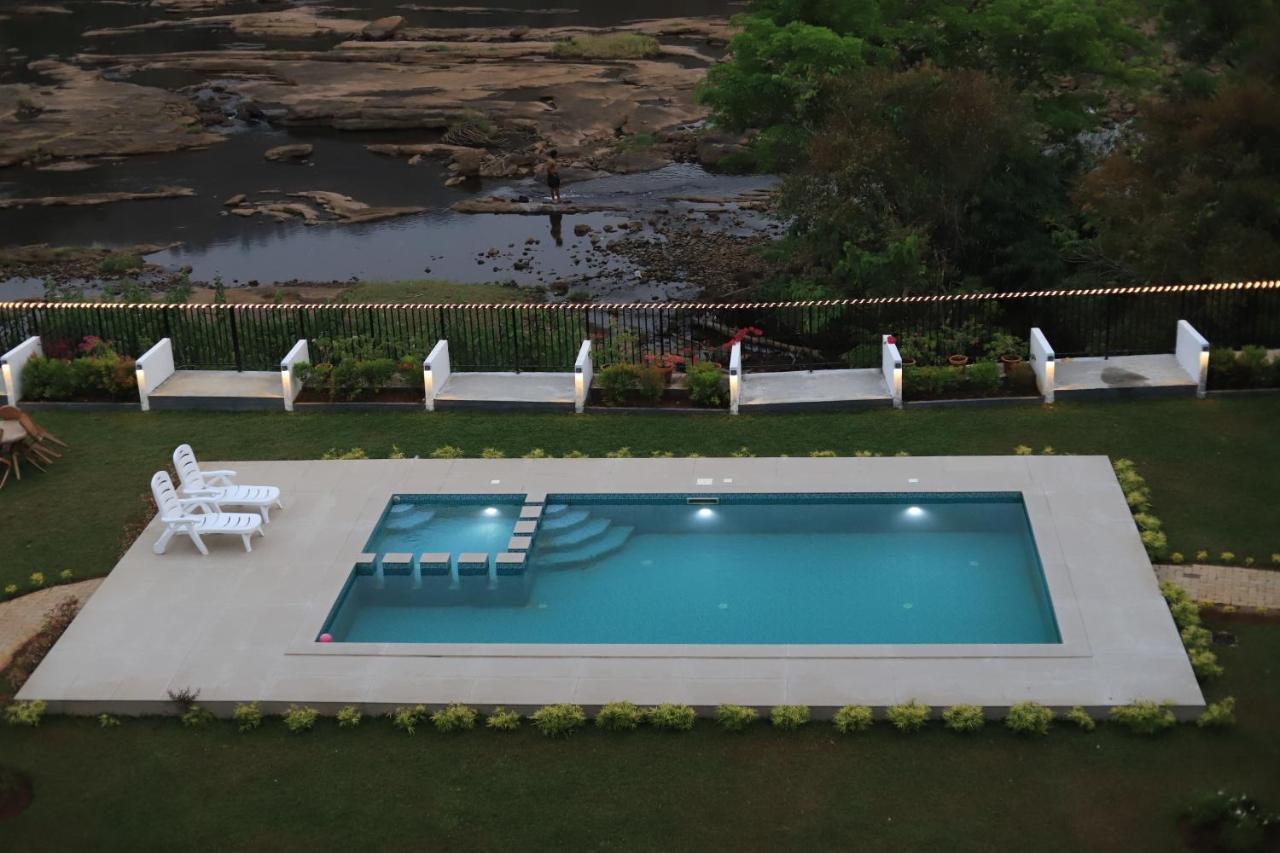Seeheim Resorts Athirappilly Buitenkant foto