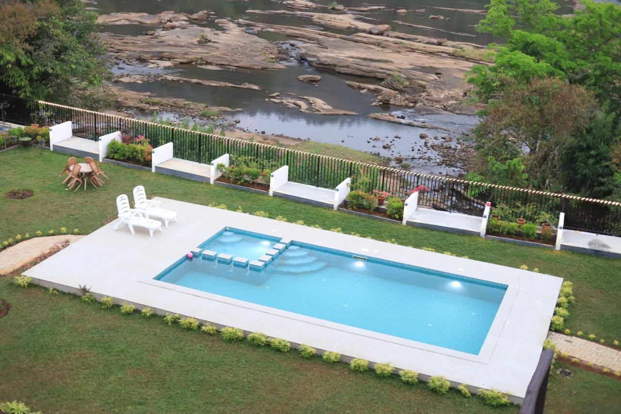 Seeheim Resorts Athirappilly Buitenkant foto