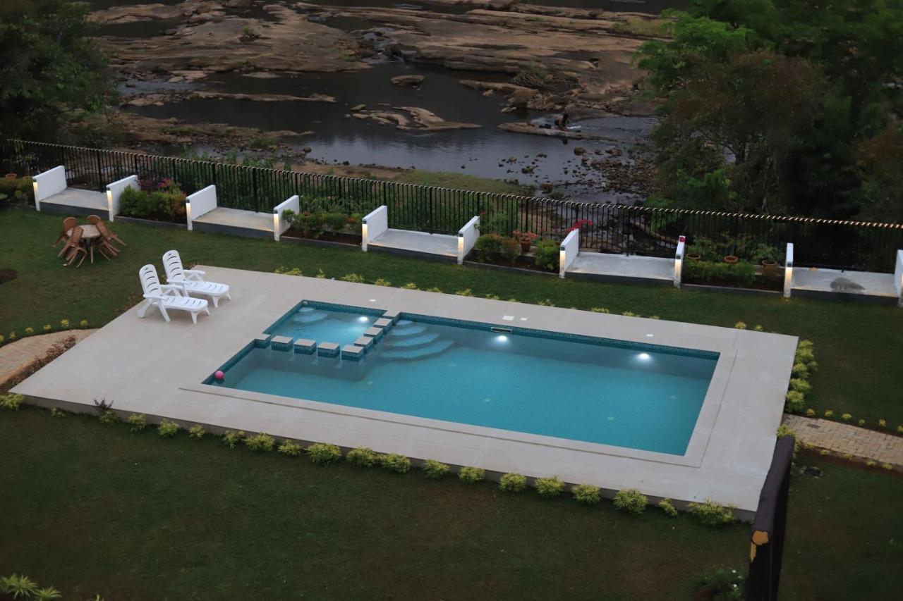 Seeheim Resorts Athirappilly Buitenkant foto