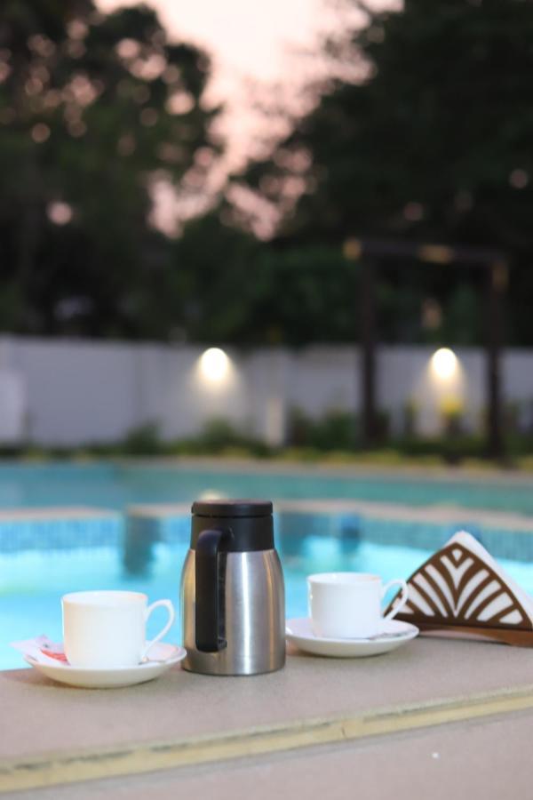 Seeheim Resorts Athirappilly Buitenkant foto