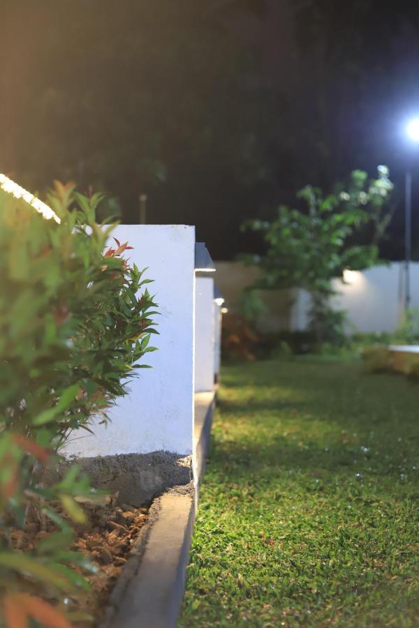 Seeheim Resorts Athirappilly Buitenkant foto