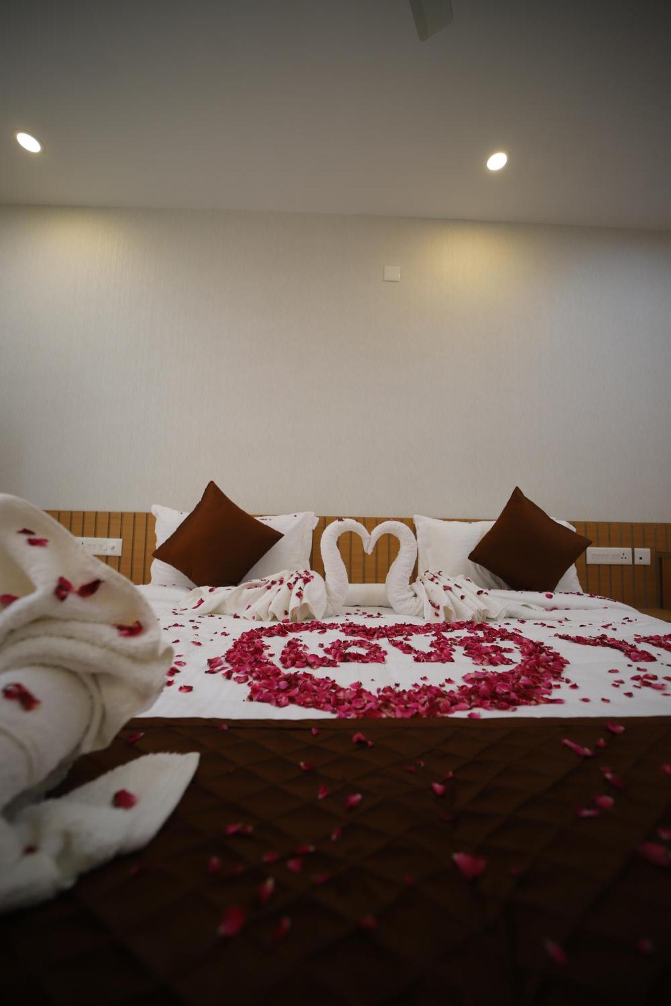 Seeheim Resorts Athirappilly Buitenkant foto