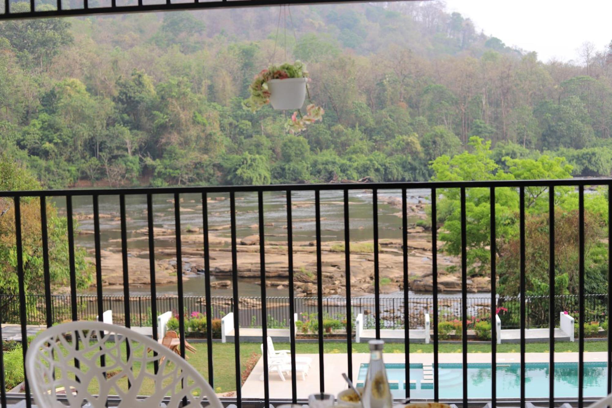 Seeheim Resorts Athirappilly Buitenkant foto
